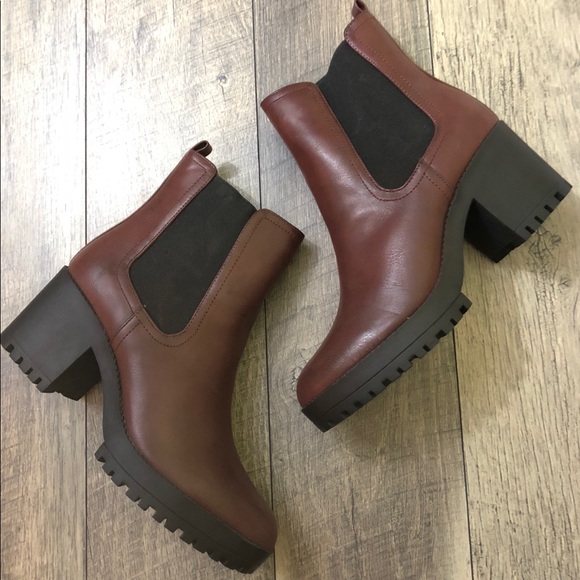Shoes - ⏳💎Wine chunky lug sole ankle boot